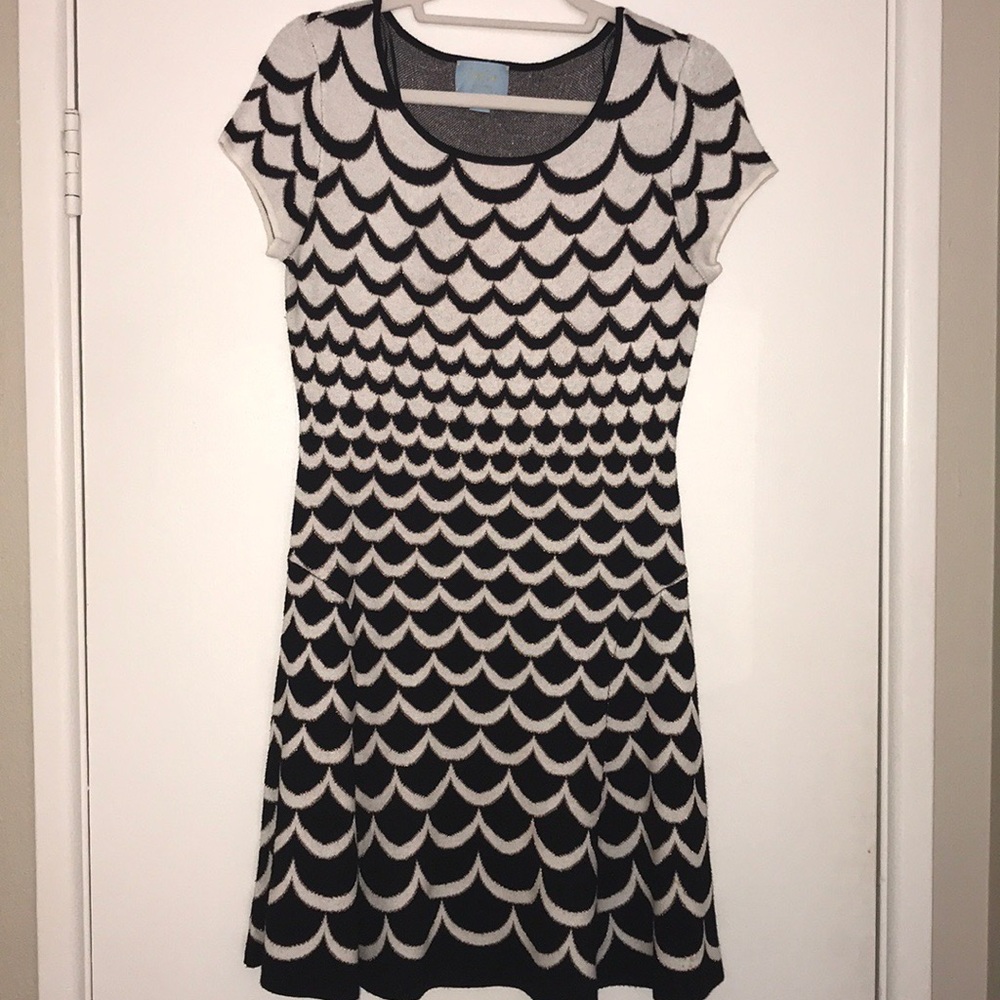 CeCe Black and White Scalloped Dress Size Small - Picture 4 of 6